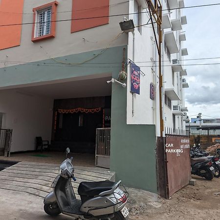 Lakshmi Paradise Lodge A/C Pollāchi Kültér fotó