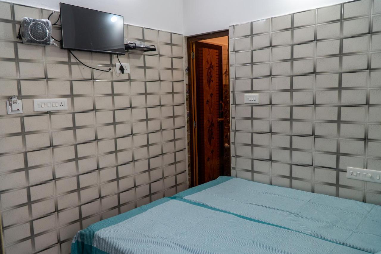 Lakshmi Paradise Lodge A/C Pollāchi Kültér fotó