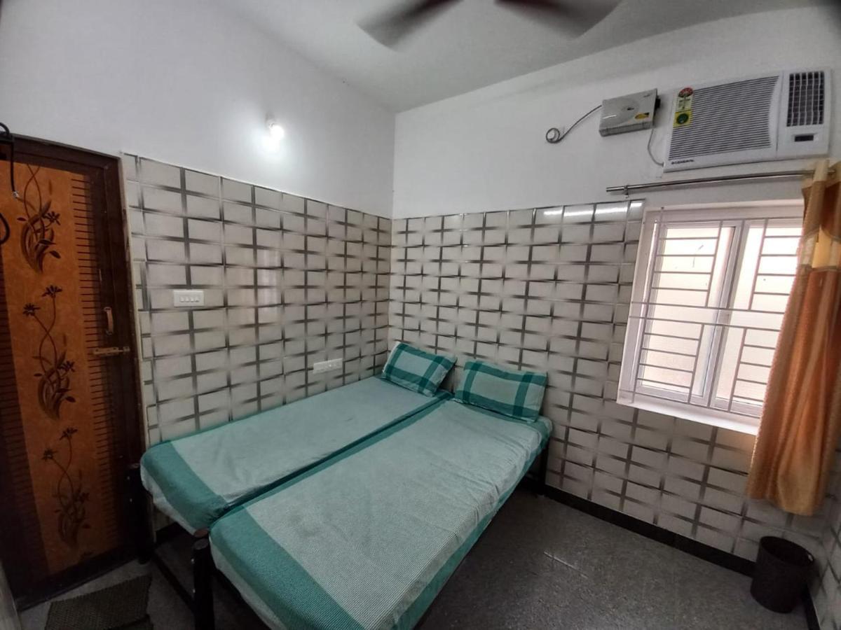 Lakshmi Paradise Lodge A/C Pollāchi Kültér fotó